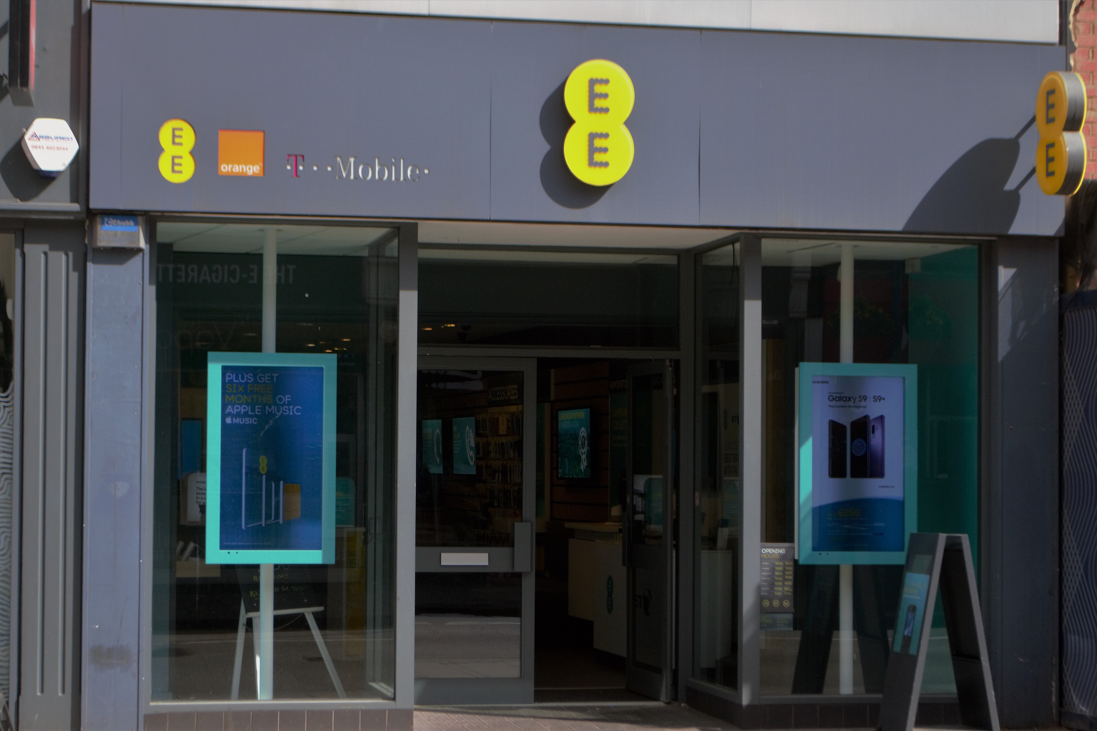 Ee Positively Putney