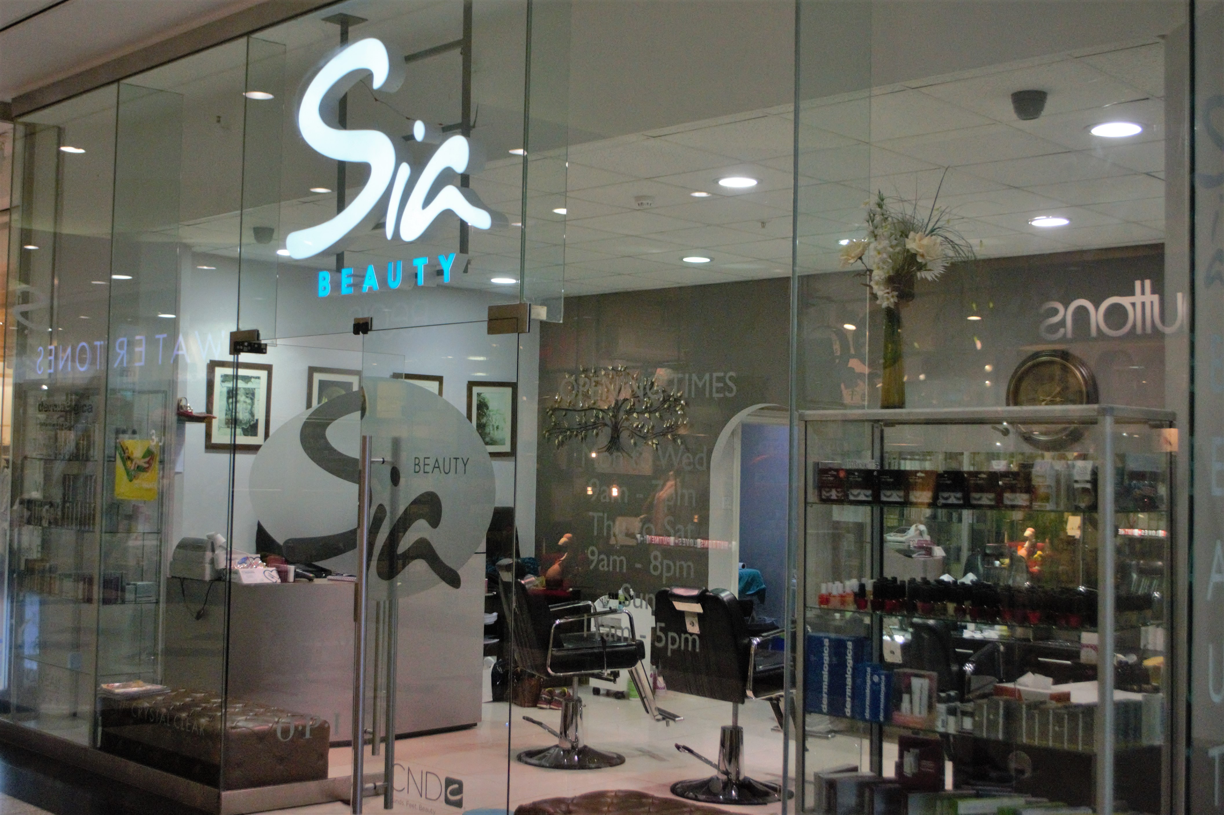 Sia Beauty Positively Putney